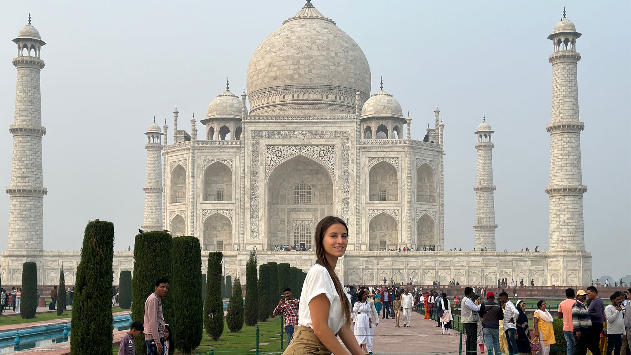Lexie vierailee Taj Mahalissa