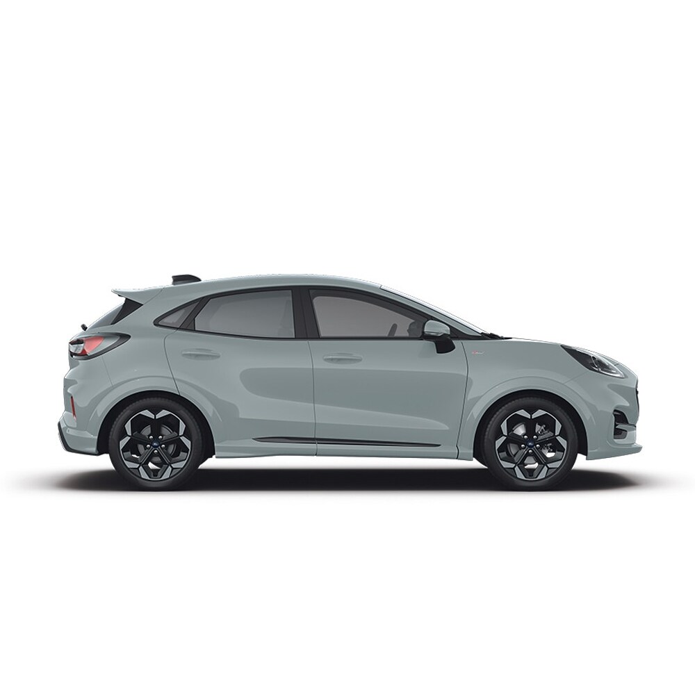Hopeanvärinen Ford Puma kevythybridi.