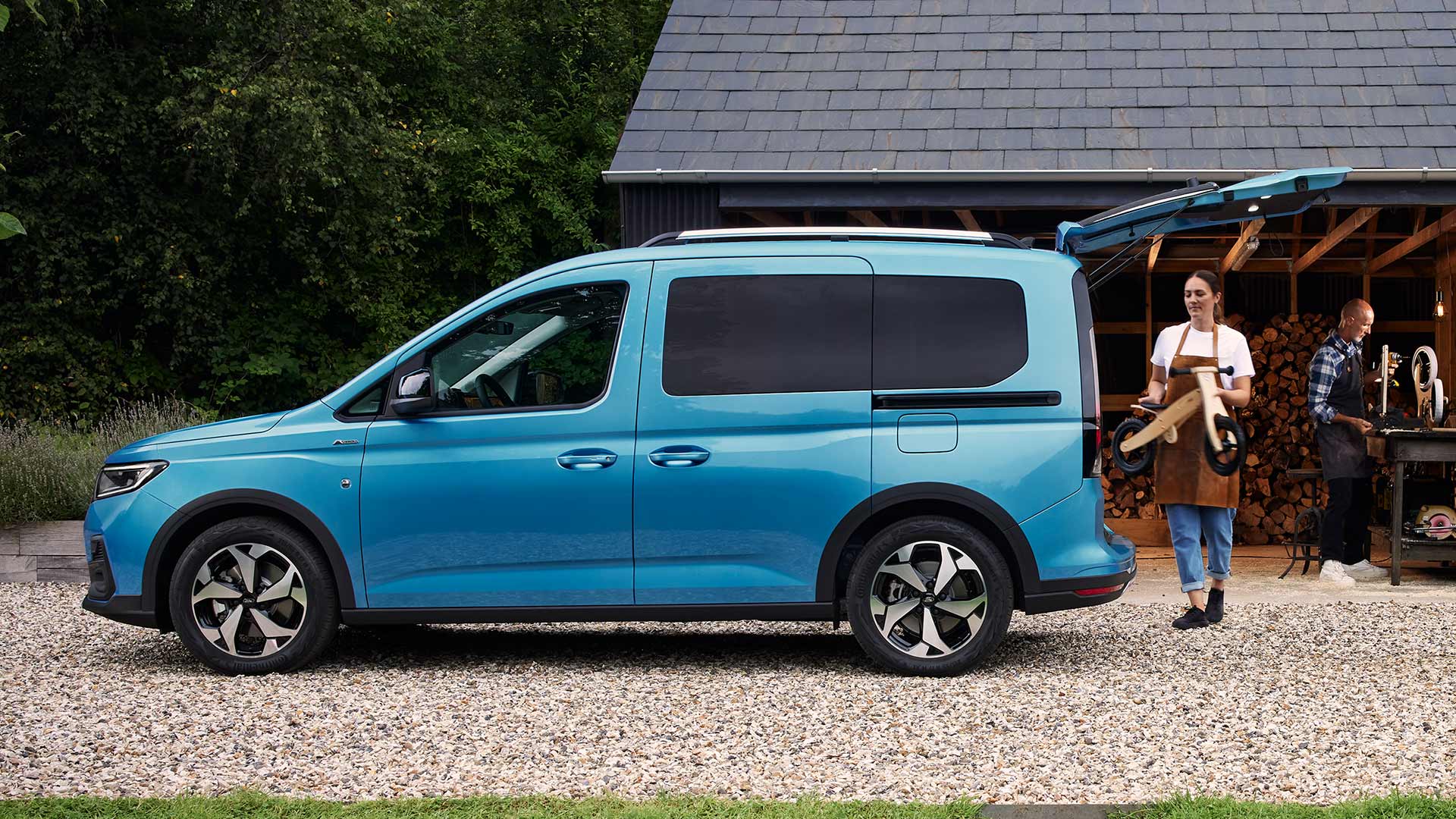 Ford Tourneo Connect sivulta