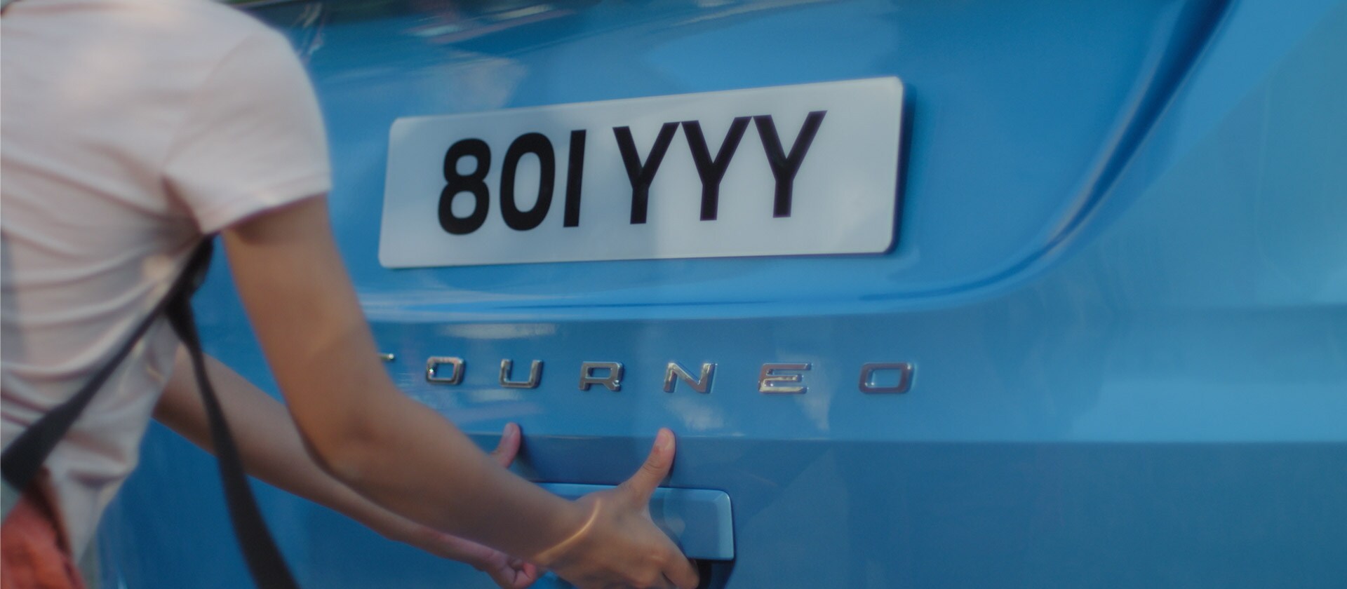 Ford Tourneo Connectin takaluukku