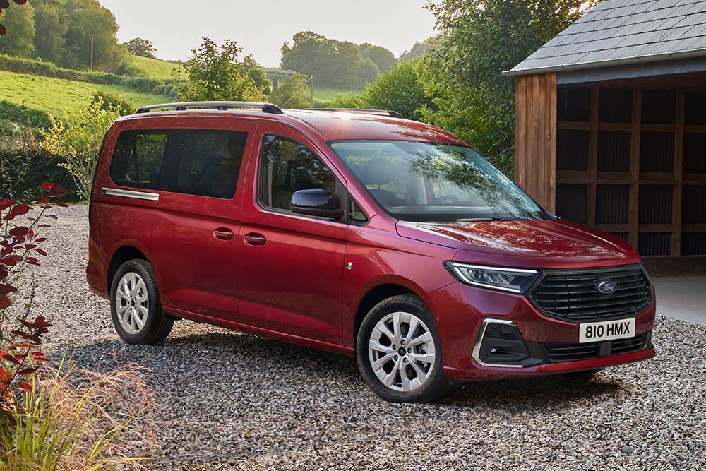 Ford Tourneo Connect edestä