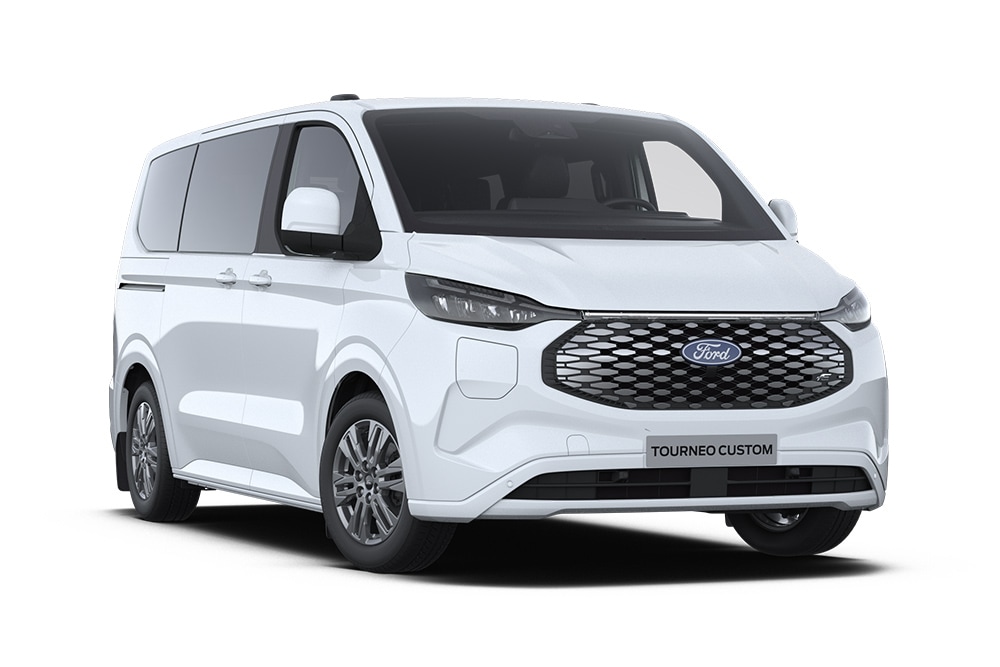 Valkoinen Ford E-Tourneo Custom Titanium vasemmalta etuviistosta.