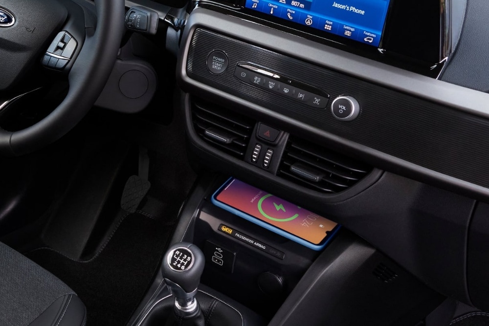 Ford Tourneo Courierin langaton lataus.