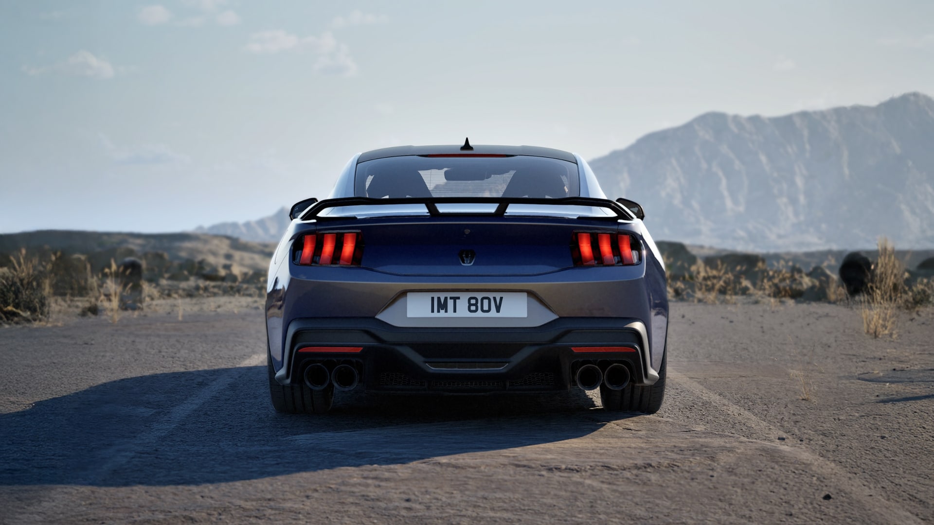 Ford Mustang Dark Horse Fastback Blue Ember ulkovärillä