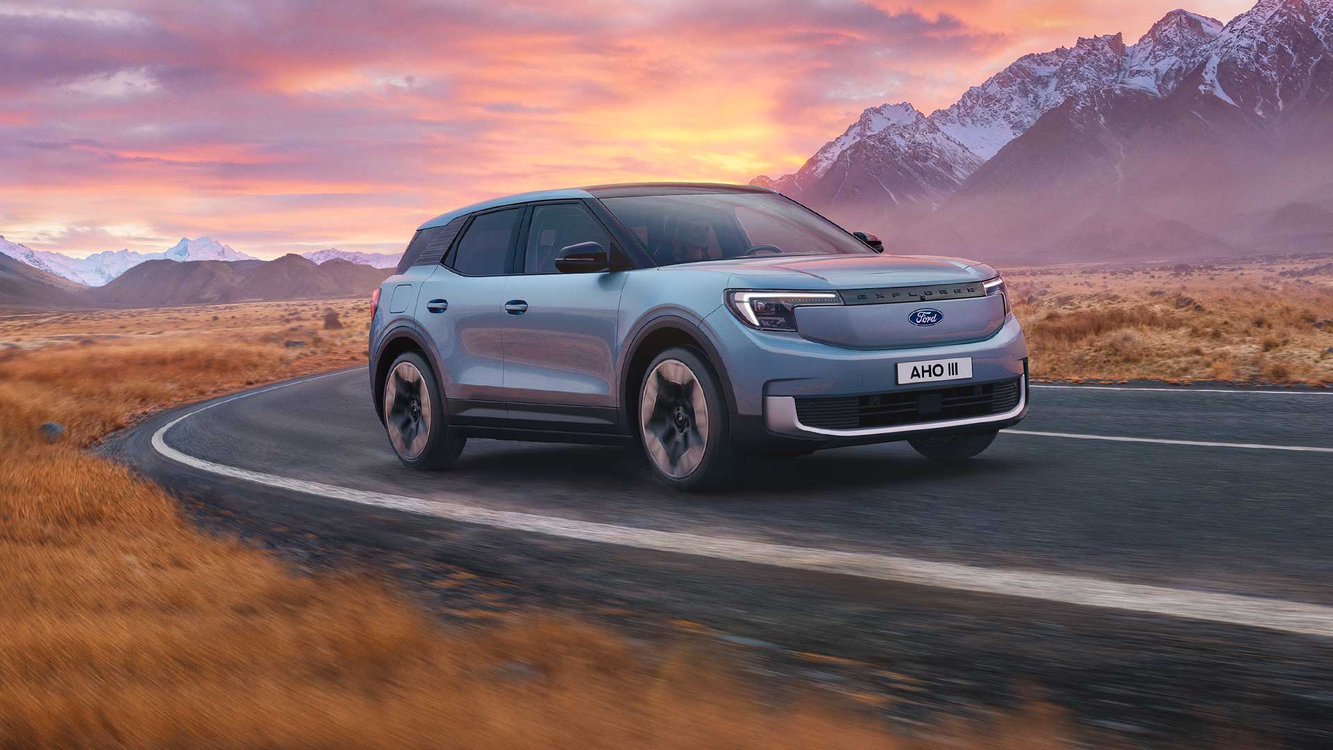 Ford Explorer® on a mountain road with a sunset at horizont