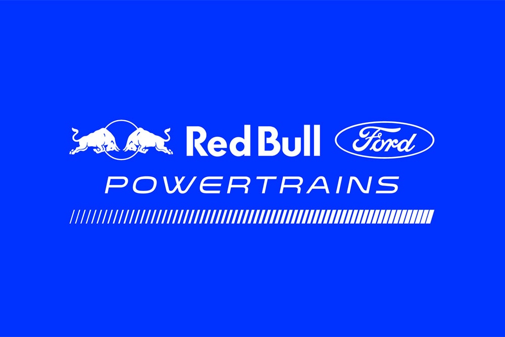 Formula 1 -sarjan Red Bull Ford Powertrains -logo sinisellä taustalla
