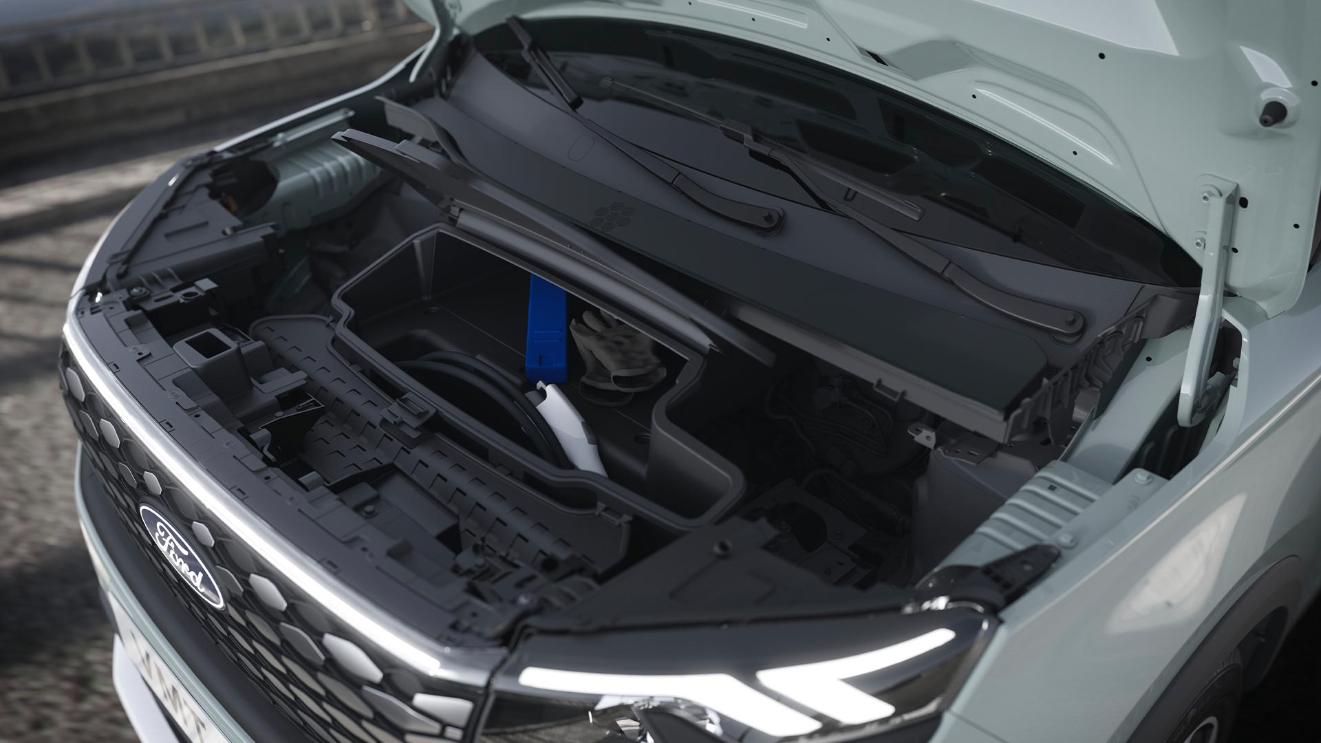 Kuva Ford E-Tourneo Courier Active-mallin konepellin alta