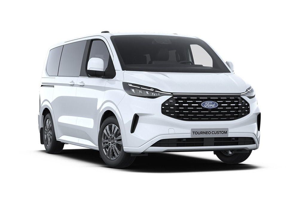 Valkoinen Ford Tourneo Custom Titanium vasemmalta etuviistosta.