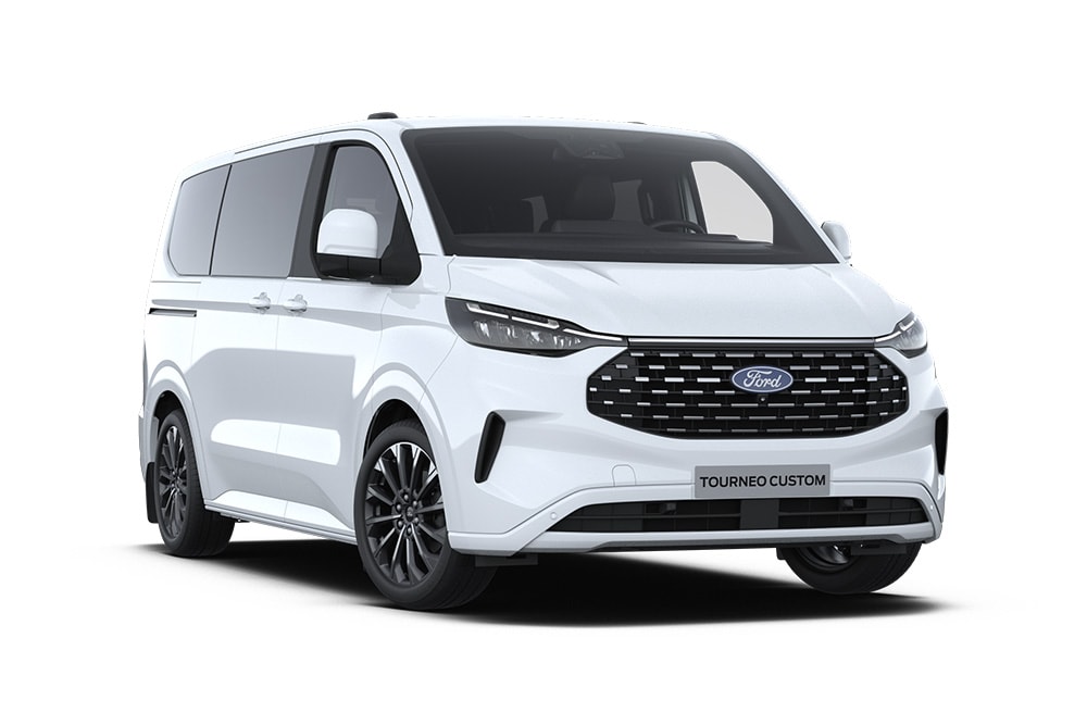 Valkoinen Ford Tourneo Custom Titanium X vasemmalta etuviistosta.