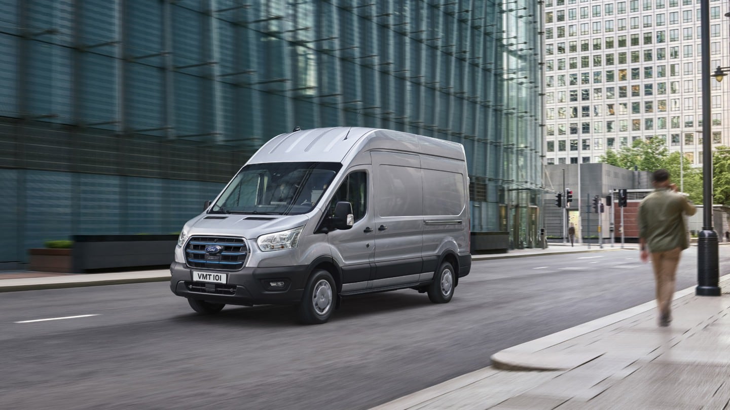 Ford E-Transit ajossa