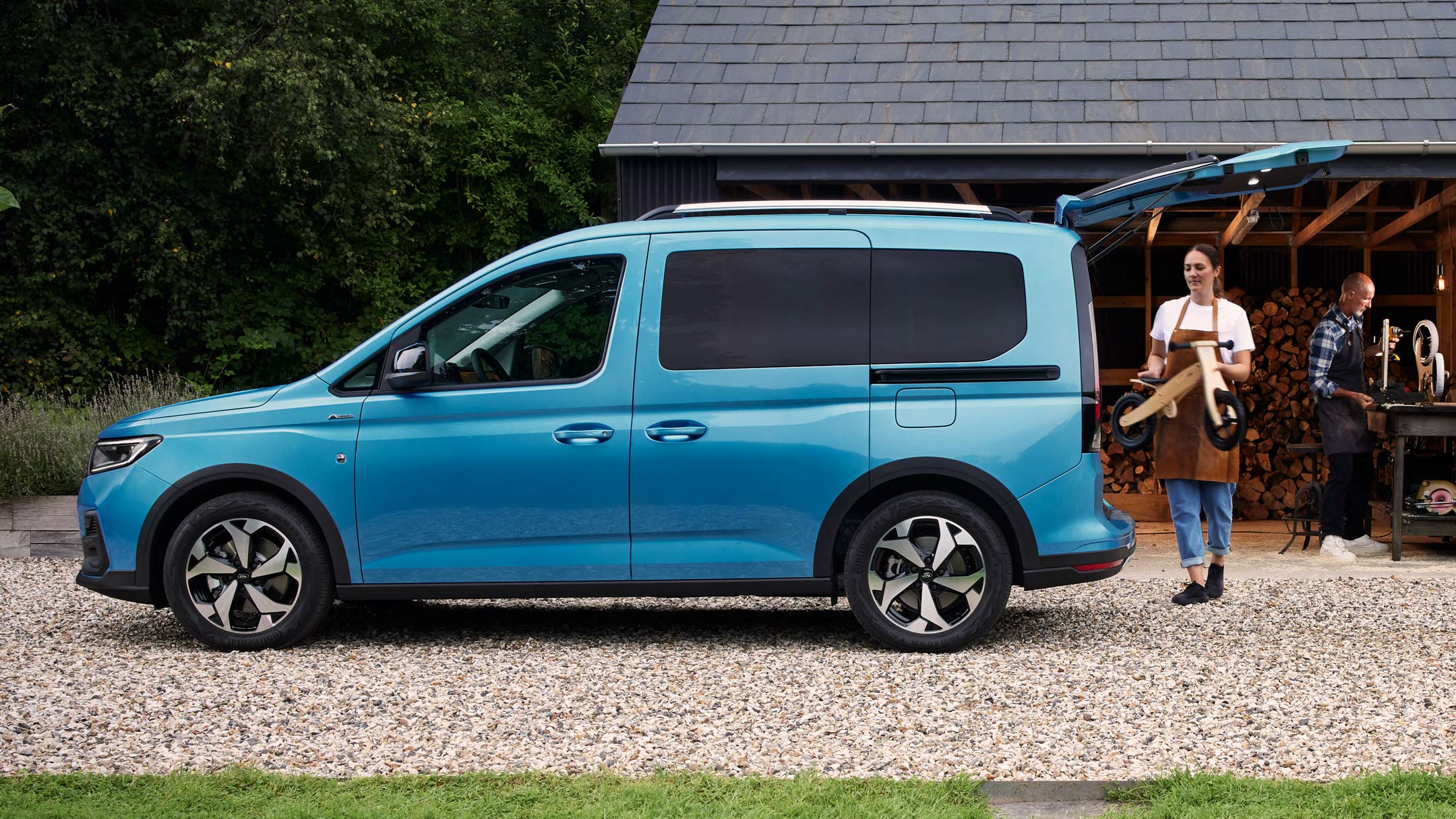 Ford Tourneo Connect side view