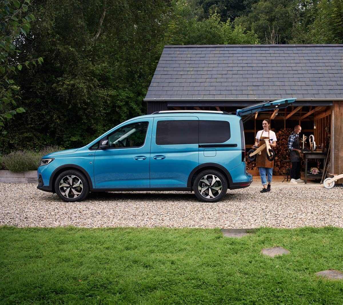 Ford Tourneo Connect sivulta