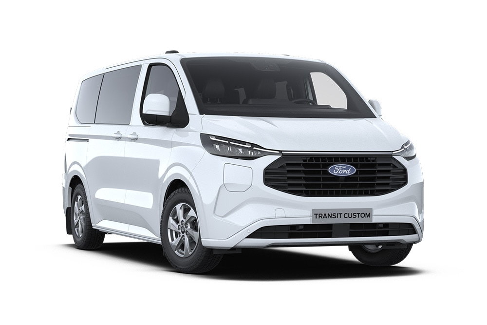 Valkoinen täyssähköinen Ford E-Transit Custom Kombi etuviistosta kuvattuna.