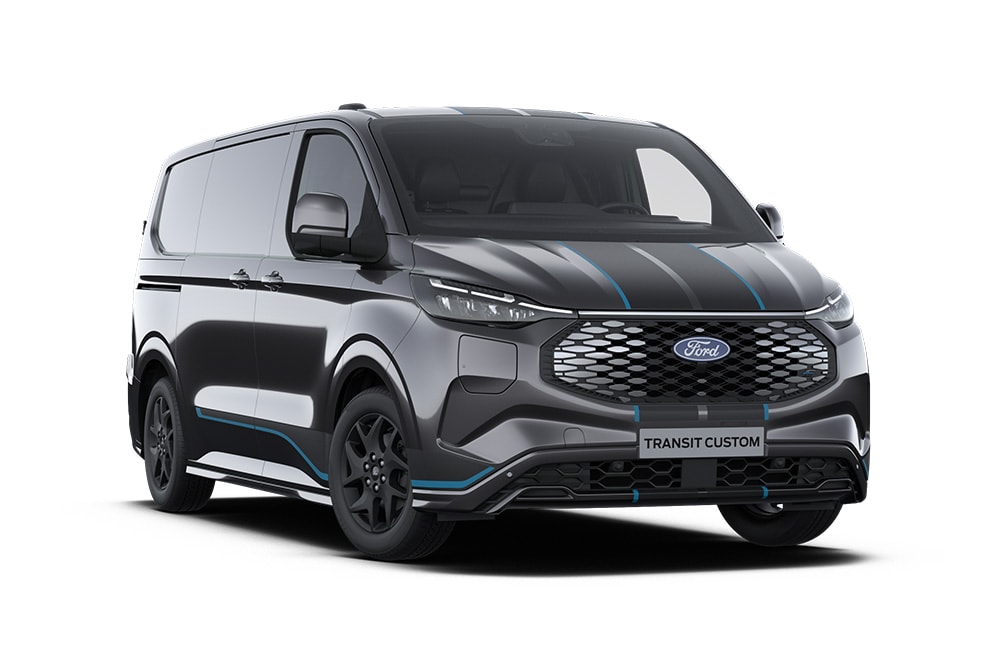 Tummanharmaa Ford E-Transit Custom Sport -pakettiauto edestä kuvattuna.