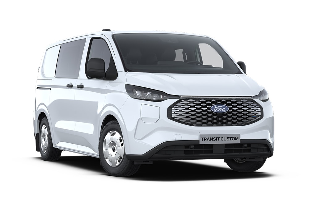 Valkoinen täyssähköinen Ford E-Transit Custom Jatko-ohjaamopakettiauto etuviistosta kuvattuna.