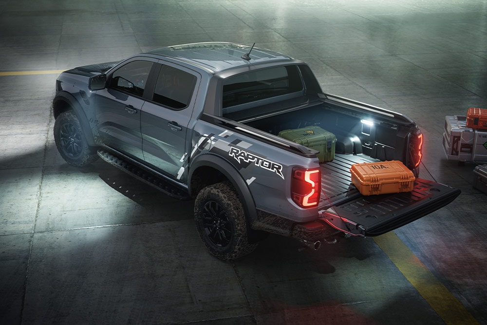 Ford Ranger Raptor ja vyöhykevalaistus.