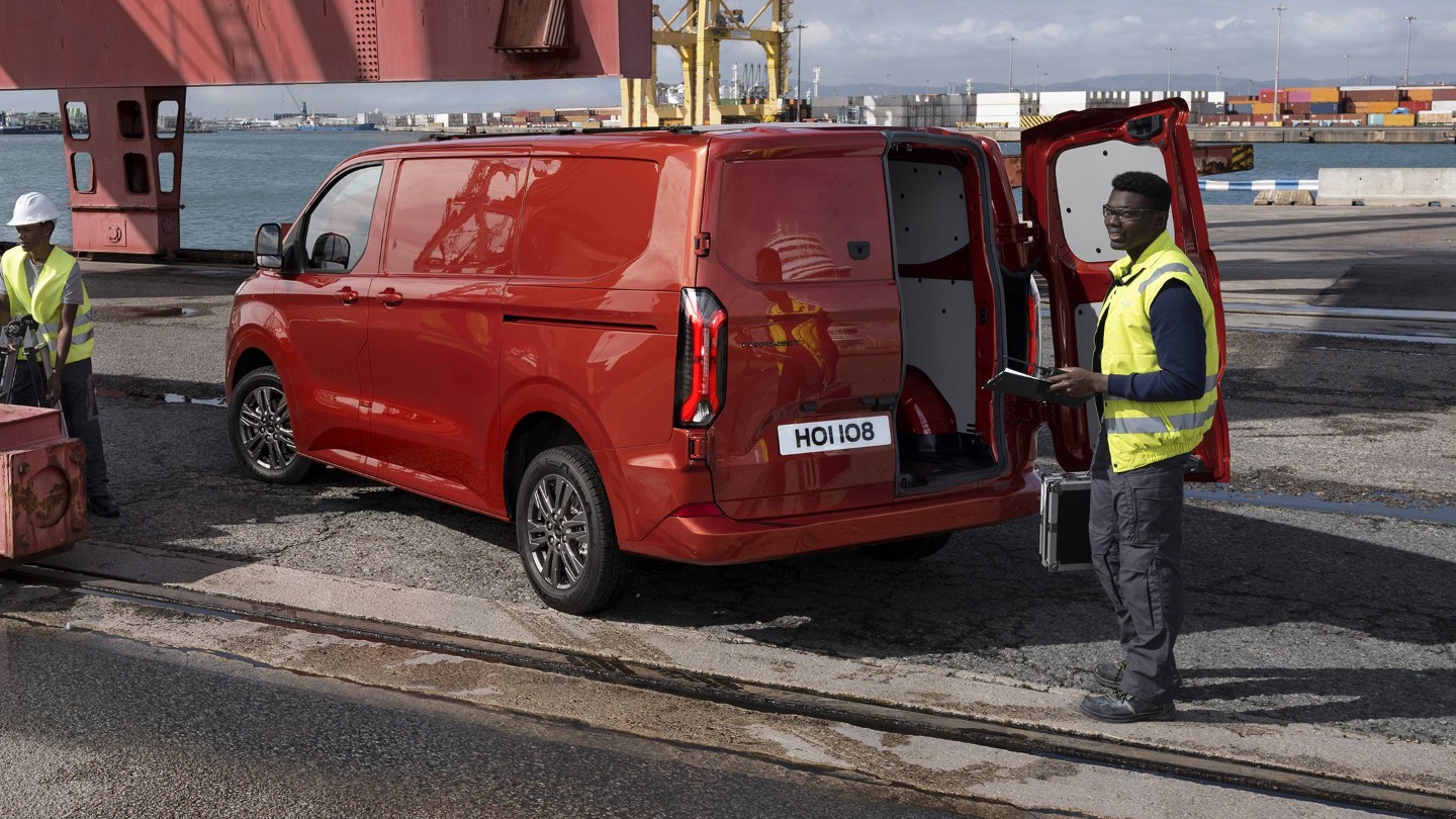 Uusi Ford Transit Custom -pakettiauto