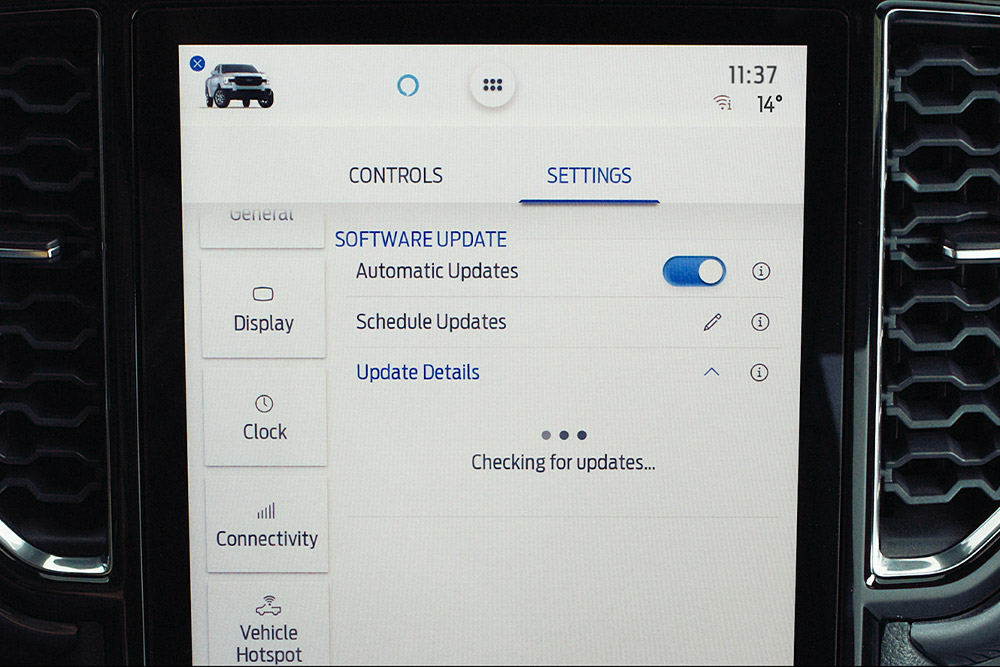 Ford Rangerin kosketusnäyttö, jolla näkyvät langattomien ohjelmistopäivitysten asetukset.