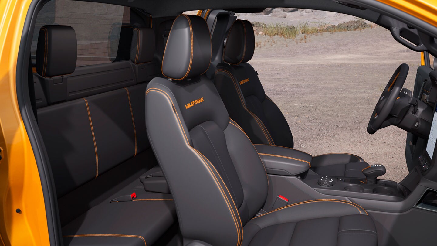 Sisäprofiilikuva Ford Ranger Wildtrak Super Cabin matkustamosta.