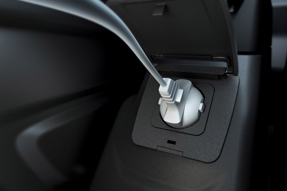 Ford Transit Vanin 12 V:n pistorasia.