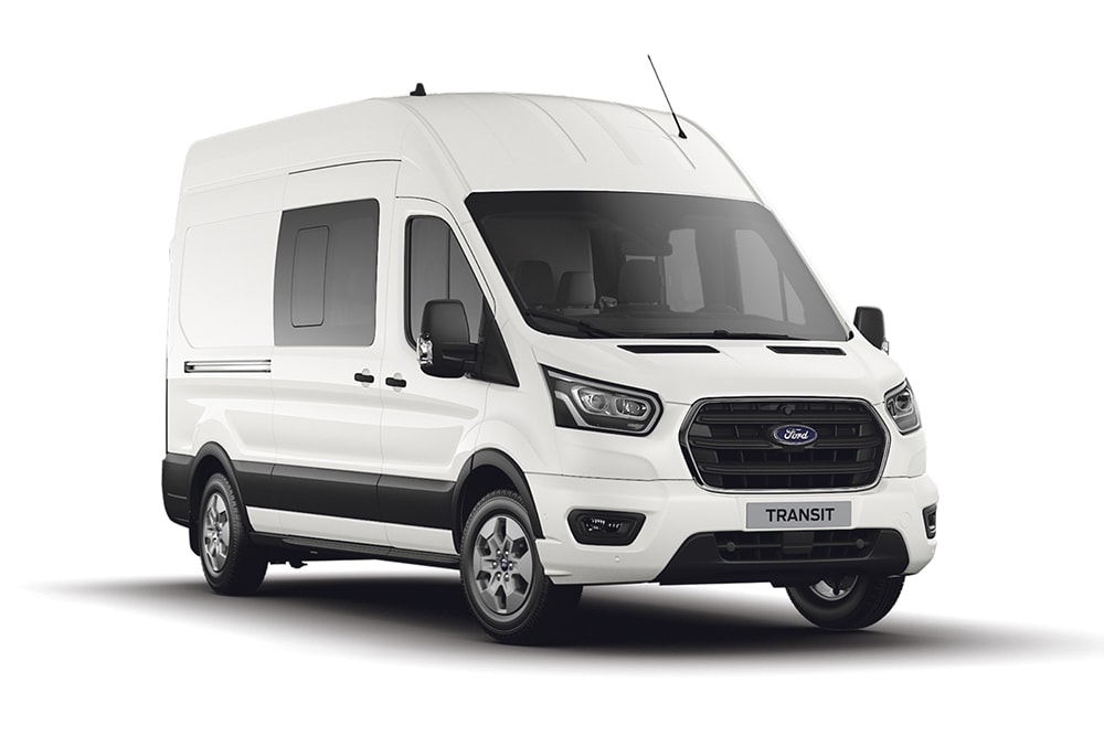 Valkoinen Ford Transit Van Kombi.