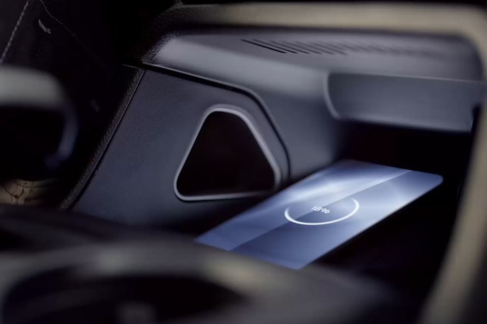 Langaton latausalusta Ford Rangerissa.