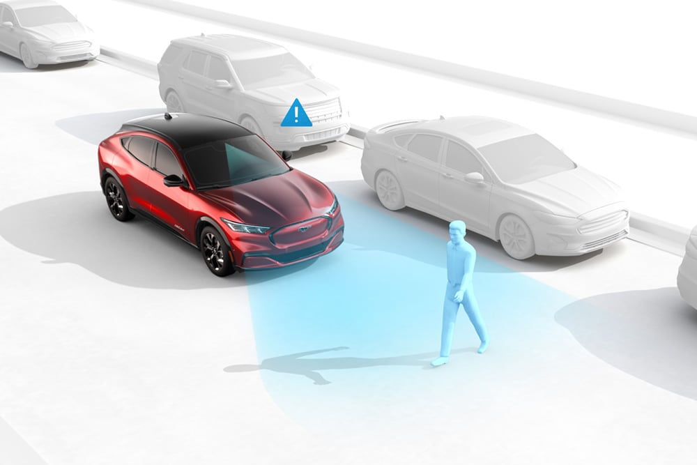 Kuva havainnollistaa Ford-ajoneuvon automaattista hätäjarrutusta.