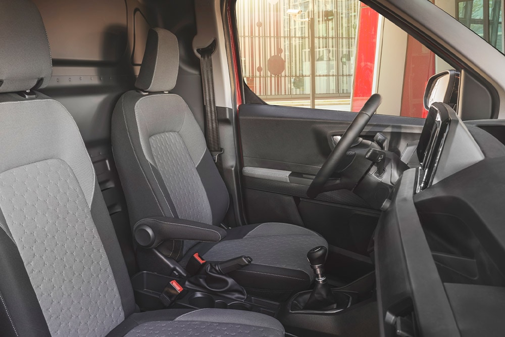 Ford Transit Courierin 6-suuntaan säädettävä kuljettajan istuin