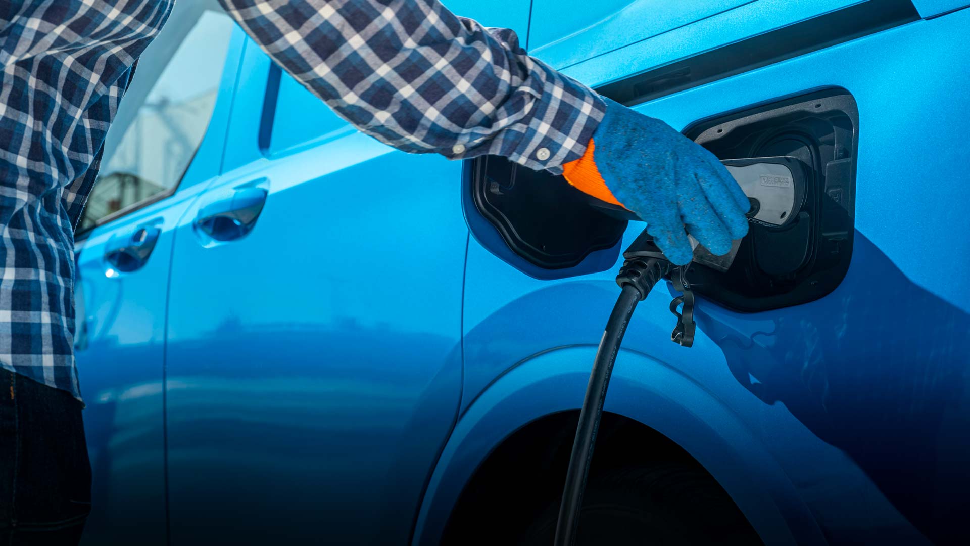 Ford E-Transit Courierin lataus