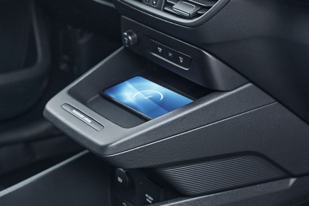 Ford E-Transit Courierin langaton latausalusta