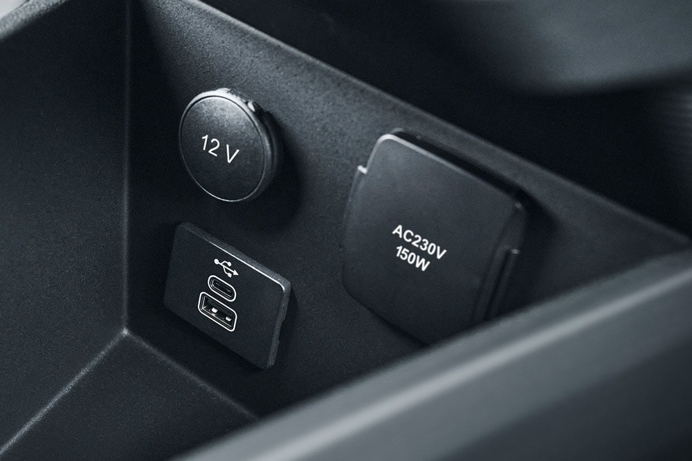Ford E-Transit Courierin USB-portit