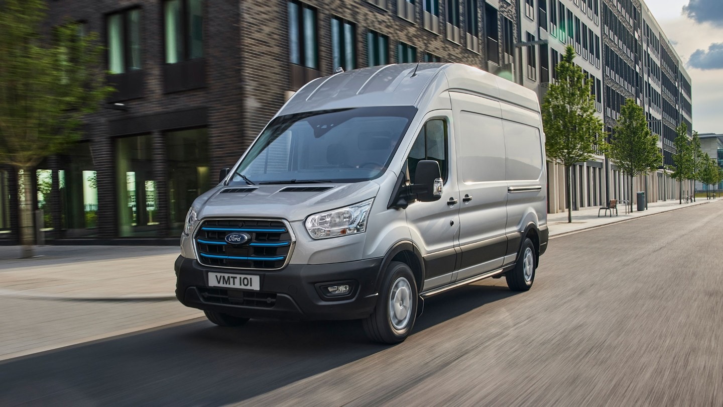 Ford E-Transitilla ajaminen