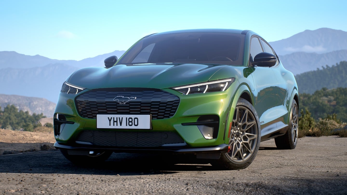 Vihreä Ford Mustang Mach-E edestä päin.